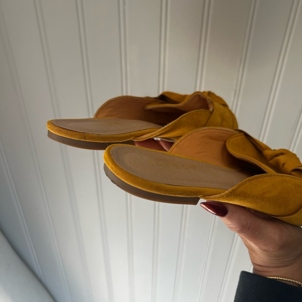BAMBOO 8 1/2 Women’s Mustard Yellow Slip On Bow Pointed Mules Flats - Picture 4 of 6